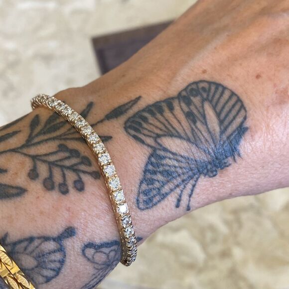 5.10 Carat Diamond Tennis Bracelet 14K Yellow Gold $17,000 Appraisal - Picture 3 of 12